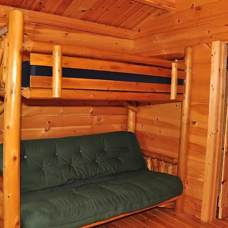 Fremont Jellystone Park Cottage 32-3